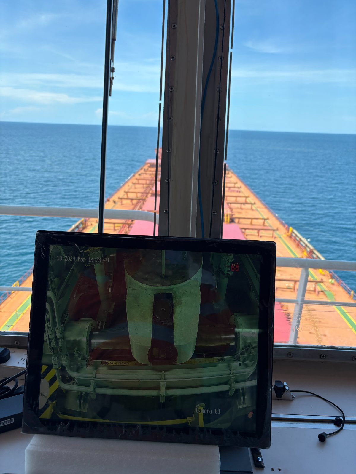 Steering gear monitor on the bridge displaying rudder position reversed